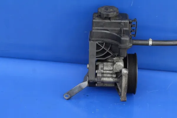 Servostyrningspump Mercedes W212 W218 CLS 2.2 CDI A0064664701 image 7