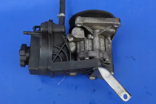 Servostyrningspump Mercedes W212 W218 CLS 2.2 CDI A0064664701 image 8