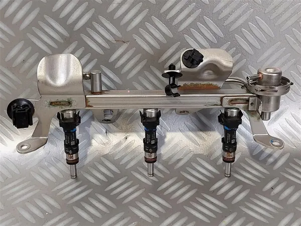 Rampe d'injection Dacia Sandero Stepway II 0.9 TCE OEM 166007934R image 2