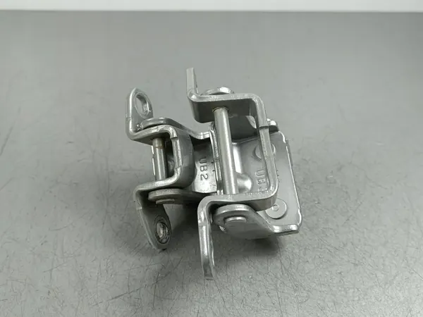 2023 Mitsubishi Outlander IV Hintere Türscharniere OEM FOB49906 image 1