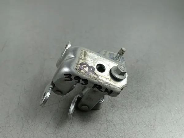 2023 Mitsubishi Outlander IV Hintere Türscharniere OEM FOB49906 image 4