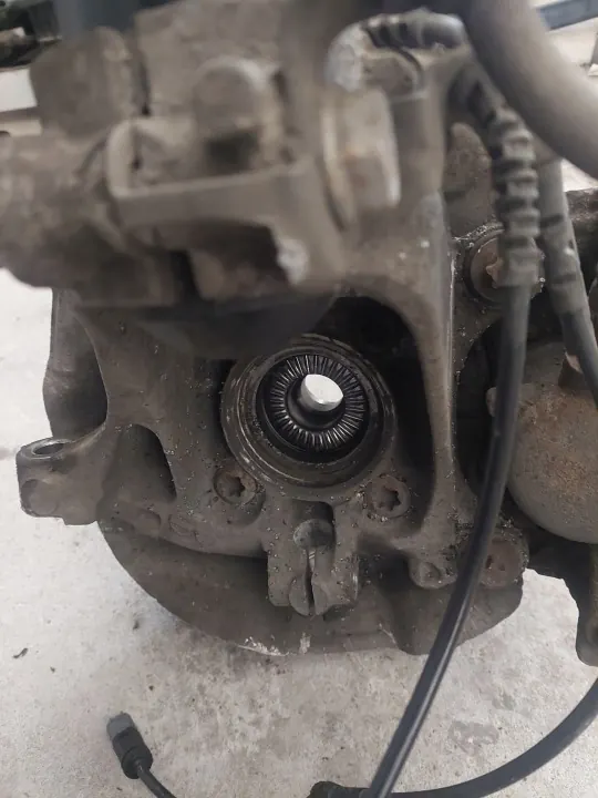 BMW 2 F45 F46 1.5B MCPERSON Linker Stuurpen - Gebruikt image 5
