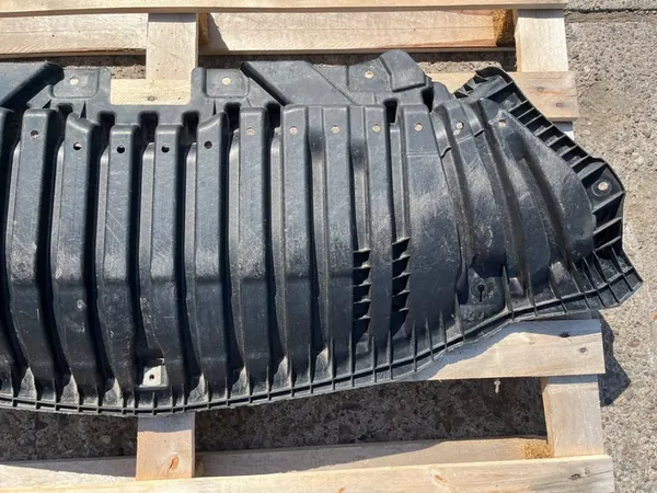 MERCEDES W205 Stötfångarskydd A2055200400 image 2