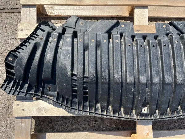 MERCEDES W205 Stötfångarskydd A2055200400 image 3