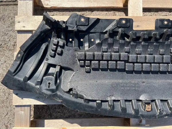 MERCEDES W205 Stötfångarskydd A2055200400 image 6