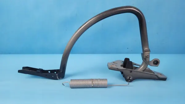 Mercedes EQE W295 Linker Kofferbakdekscharnier OEM A2957500100 image 2