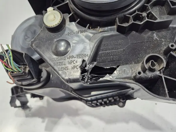 Vaurioitunut Ajovalo Citroen C3 II Oikea 1606930080 image 9