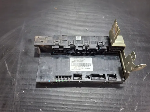 Módulo de control Mercedes OEM 2095451501 para W203/W209 image 2