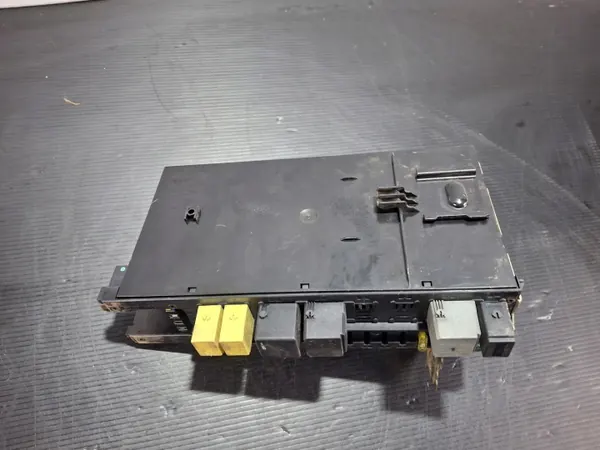 Módulo de control Mercedes OEM 2095451501 para W203/W209 image 3