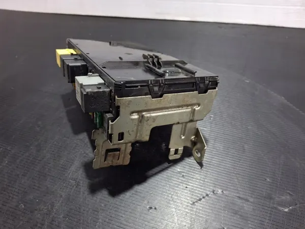 Módulo de control Mercedes OEM 2095451501 para W203/W209 image 4