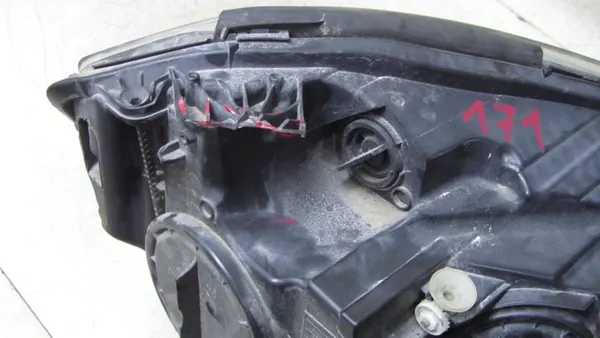 Mercedes W 176 A1768203861 Linker Lamp image 7