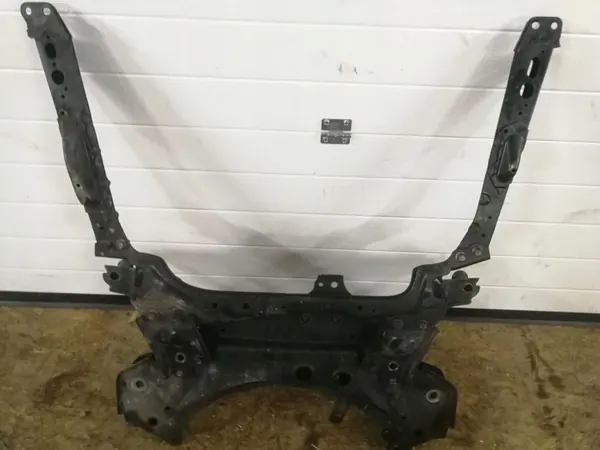 Toyota Verso 2009 Voorste hulpframe OEM AMD30793 image 2