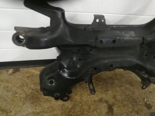 Toyota Verso 2009 Voorste hulpframe OEM AMD30793 image 3