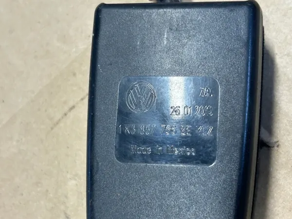 VW Golf VI säkerhetsbälteslås höger fram 1K3857756BE image 3