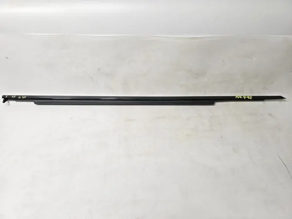 BMW G30 G31 Oikea Etu Kaavin Nauha OEM 7433550 image 2