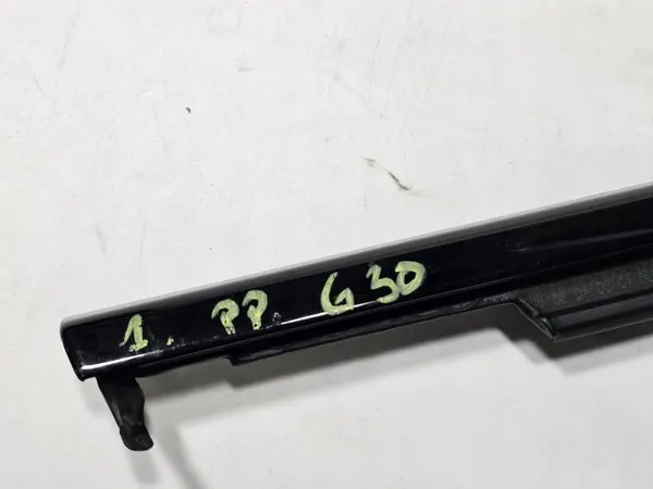 BMW G30 G31 Oikea Etu Kaavin Nauha OEM 7433550 image 3