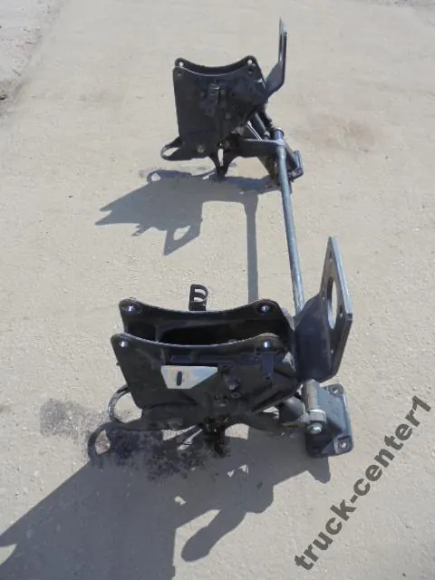 Palanca inclinación cabina Renault Magnum DXi Euro 5 OEM 563582765554 image 3