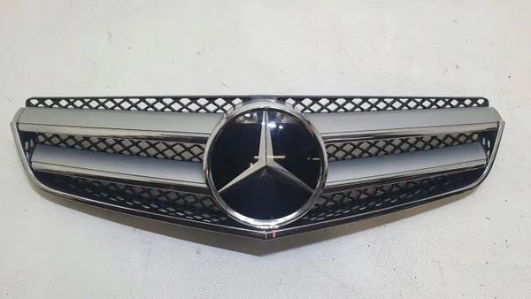 Estrella de Parrilla Mercedes OEM A2078880011 - Usado image 2