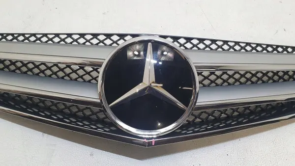 Estrella de Parrilla Mercedes OEM A2078880011 - Usado image 4