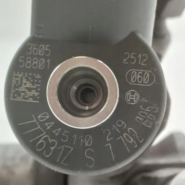 Inyector de combustible BMW 5 E60 E61 2005 image 8