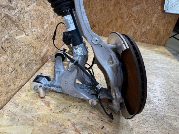 Etuvasen jousitus OEM 32269548 Volvo XC90 II:lle image 8