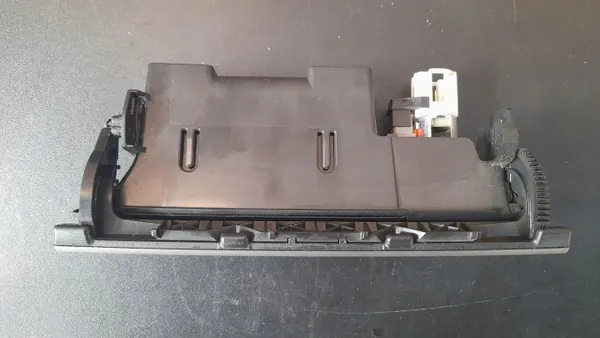 VW Passat B6 Aschenbecher Zigarettenanzünder OEM 3C0863284 image 3