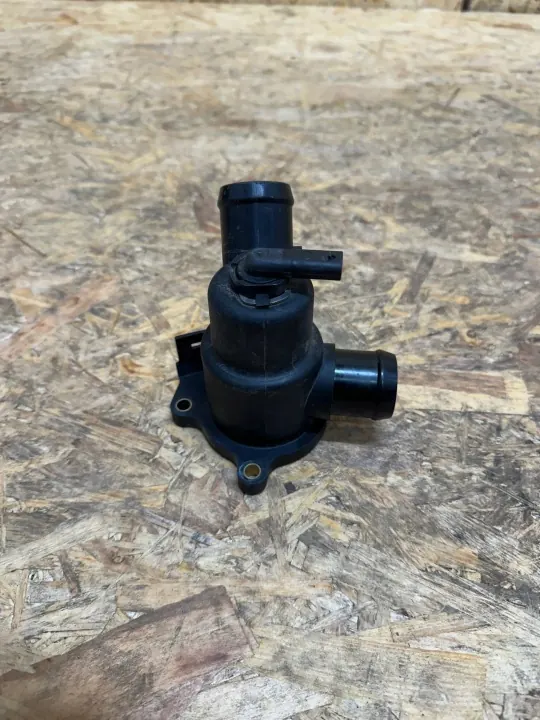 Termostaattiventtiili OEM A6512000715 Mercedes-Benzille image 2