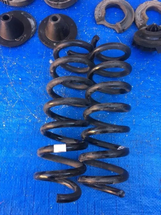 Mercedes C-Klasse W206 Hinterfeder OEM A2063240800 image 3