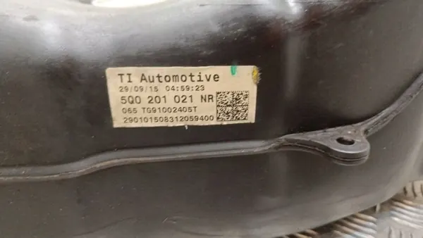 Skoda Octavia Mk3 Brandstoftank OEM 5Q0201021NR image 9