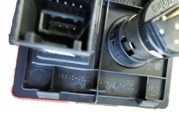 Toyota Avensis T27 Aanstekercontactdoos OEM 58915-05020 image 4