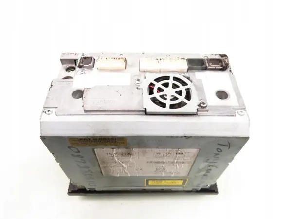 Radio Toyota Avensis II OEM 0866200910 - Usado image 4