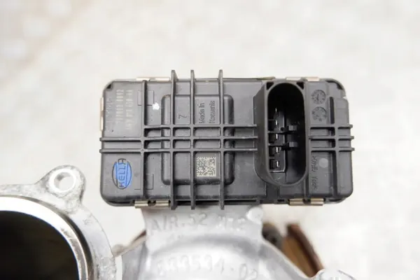 Turbocompressor usado OEM 8584218 para BMW 6 GT image 10