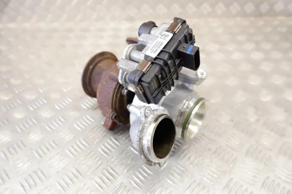 Turbocompressor usado OEM 8584218 para BMW 6 GT image 4