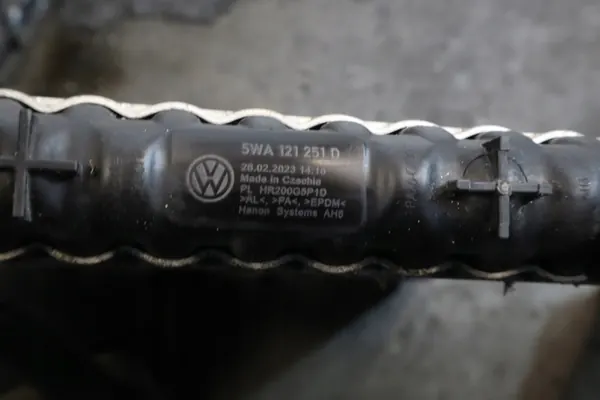 Radiador de agua SKODA OCTAVIA IV 1.5 TSI 2023 OEM 5WA121251D image 8