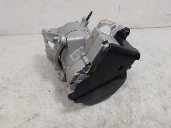 Compresseur A/C Jeep OEM 68376684AE - Pièce OE d'occasion image 4