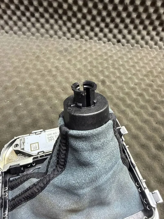 Schalthebelrahmen OEM 7P1713203G Volkswagen image 5