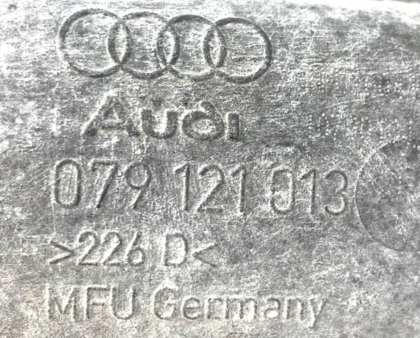 Kylvätske-regulatorhus AUDI A6 A7 A8 4.0 TFSI 079121115AQ image 4