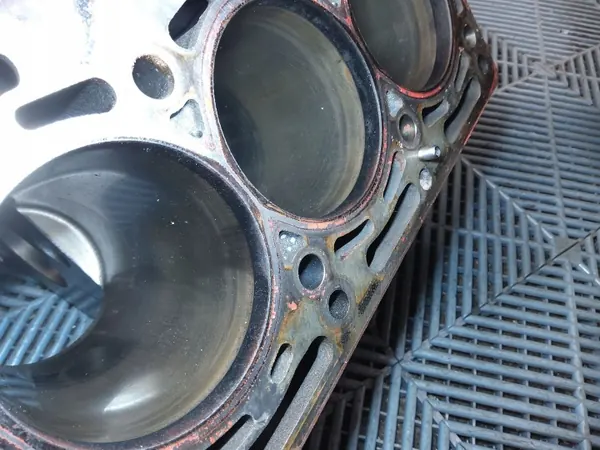 Begagnad Audi Q7 motorblock OEM 057103023T image 3