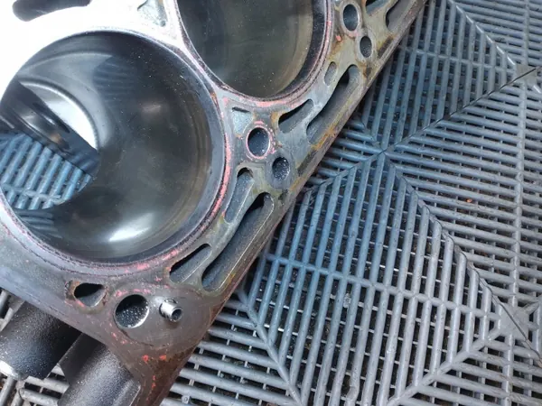 Begagnad Audi Q7 motorblock OEM 057103023T image 4