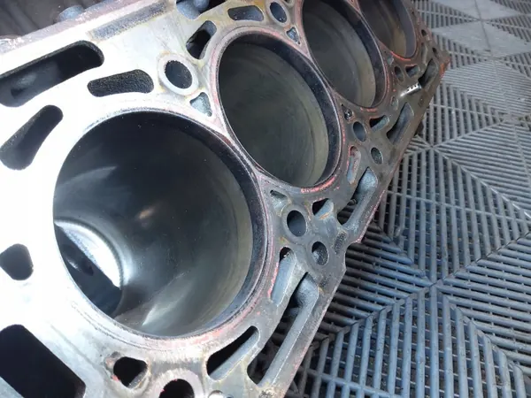 Begagnad Audi Q7 motorblock OEM 057103023T image 6