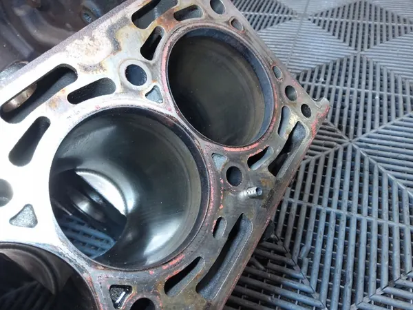 Begagnad Audi Q7 motorblock OEM 057103023T image 7
