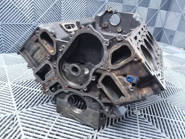 Begagnad Audi Q7 motorblock OEM 057103023T image 9