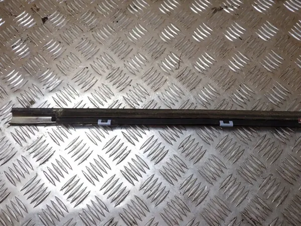 KIA Sportage achter linker deurschraper OEM BTU2849 image 4