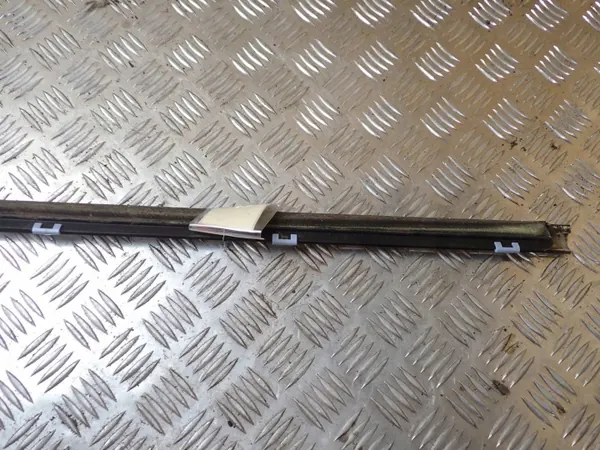 KIA Sportage achter linker deurschraper OEM BTU2849 image 5