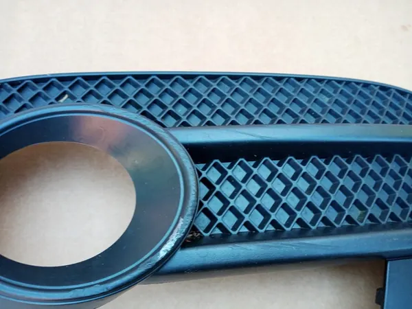 AUDI Q3 Vänster Framskärmsgaller 8U0807681A image 3