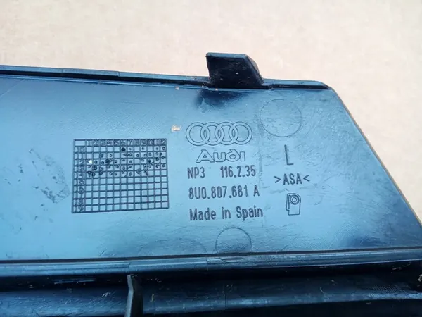 AUDI Q3 Vänster Framskärmsgaller 8U0807681A image 6