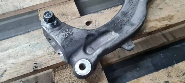 Framfjädringsfäste höger OEM 8W0413038H Audi image 9