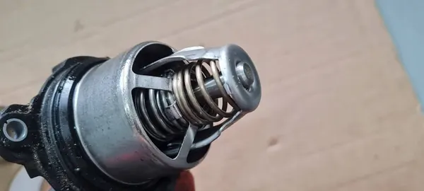 Termostato SQ5 80A Q5 3.0 TFSI 06M121115H image 10