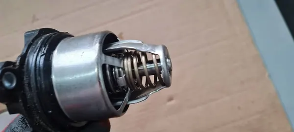 Termostato SQ5 80A Q5 3.0 TFSI 06M121115H image 9