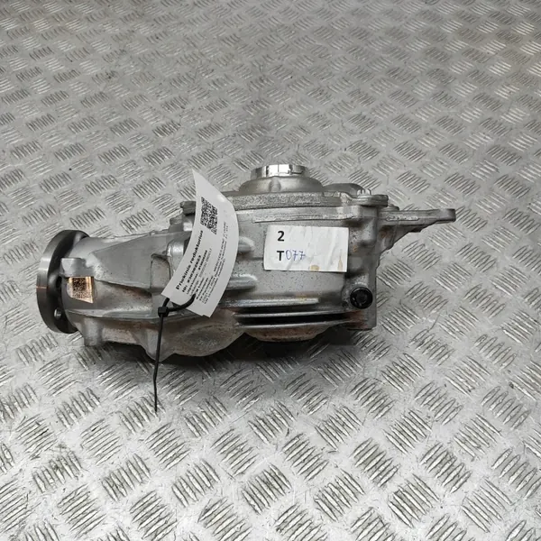 Främre reducering Mercedes C (S206) A2063310005 image 3
